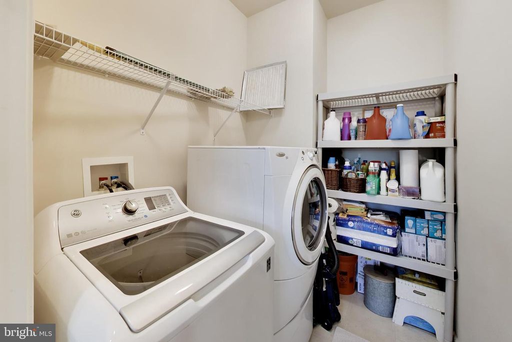 Image 39 of property listing at 1407 TRITON CT, Edgewater, MD 21037
