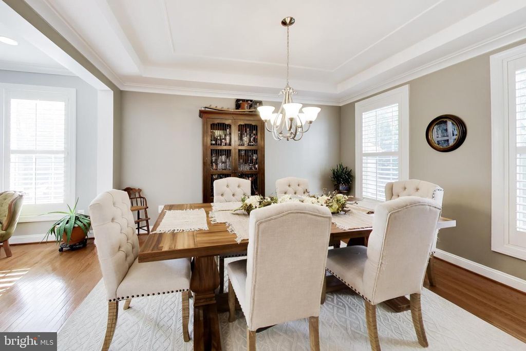 Image 4 of property listing at 1407 TRITON CT, Edgewater, MD 21037