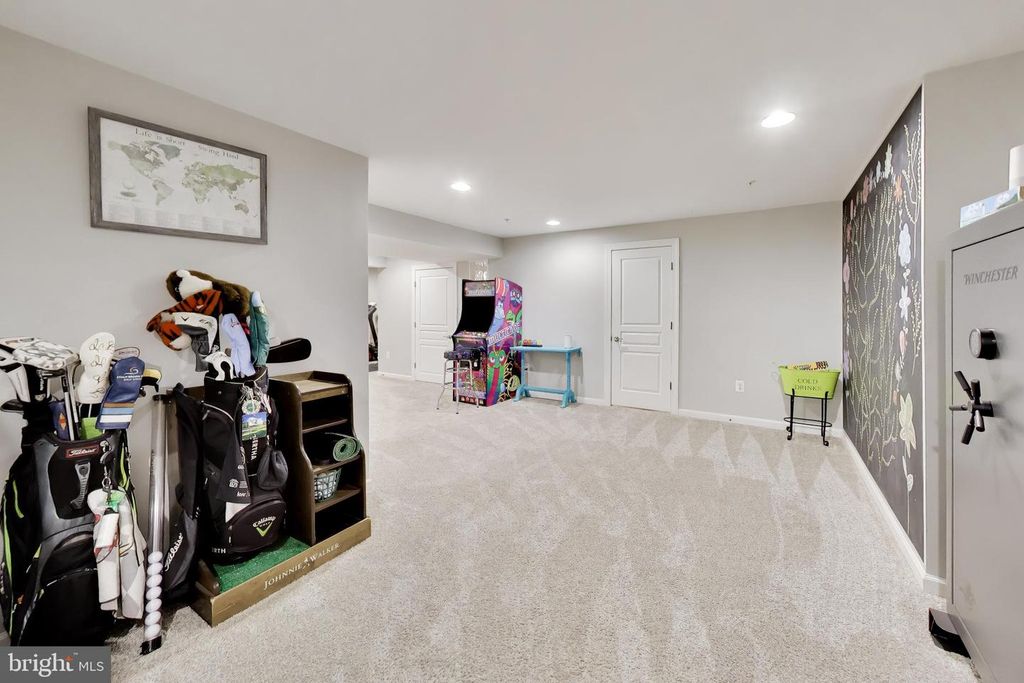 Image 43 of property listing at 1407 TRITON CT, Edgewater, MD 21037