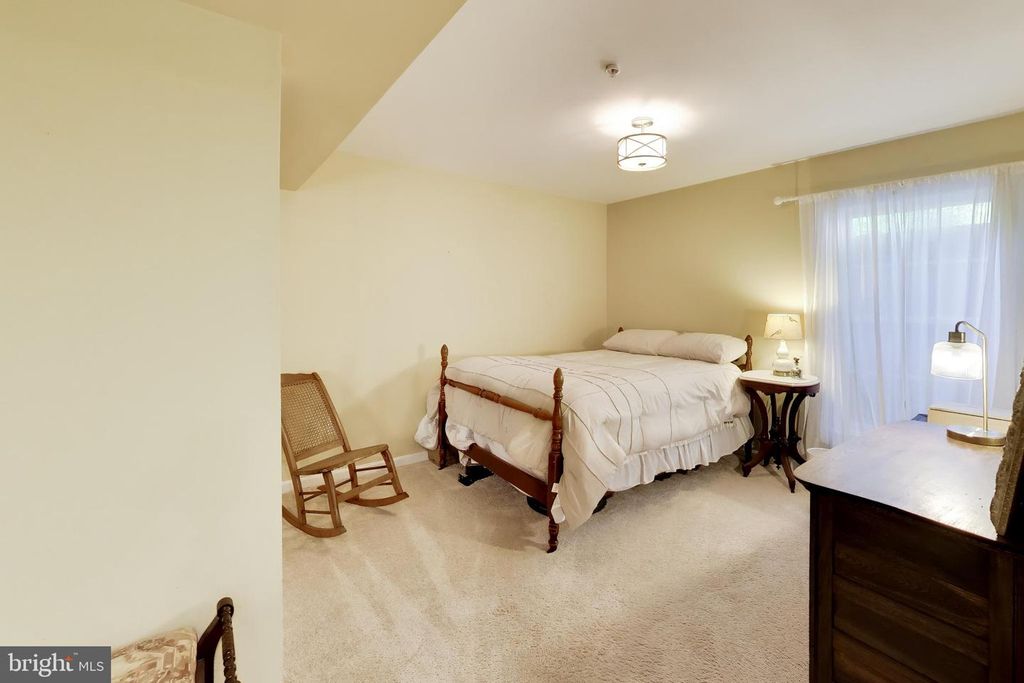Image 44 of property listing at 1407 TRITON CT, Edgewater, MD 21037