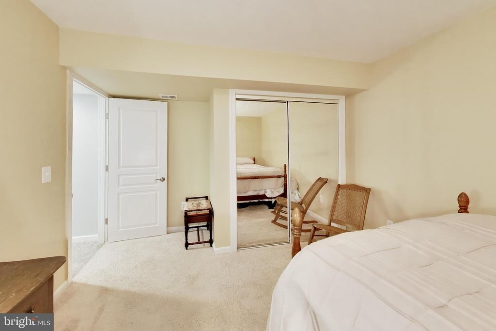 Image 45 of property listing at 1407 TRITON CT, Edgewater, MD 21037