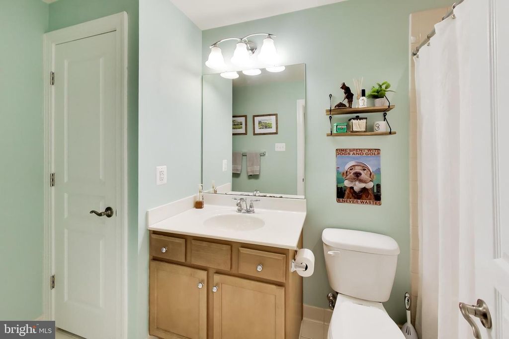 Image 46 of property listing at 1407 TRITON CT, Edgewater, MD 21037