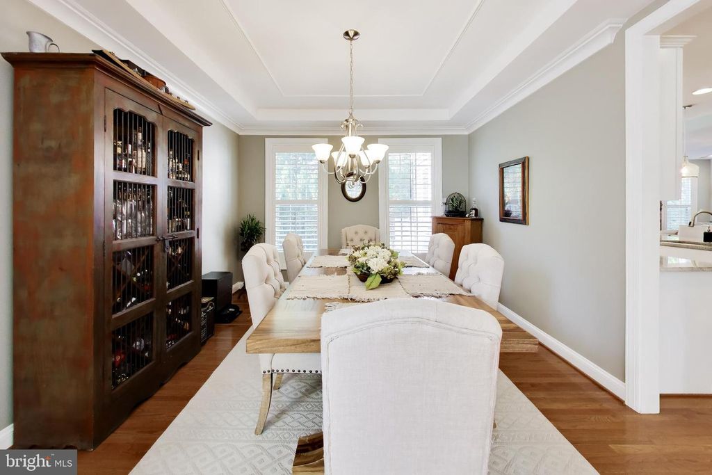 Image 5 of property listing at 1407 TRITON CT, Edgewater, MD 21037