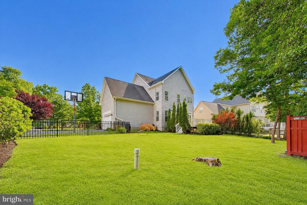 Image 52 of property listing at 1407 TRITON CT, Edgewater, MD 21037