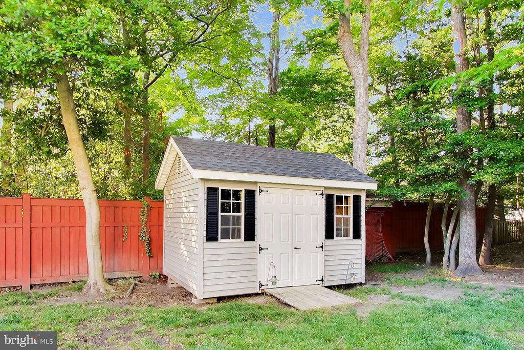 Image 53 of property listing at 1407 TRITON CT, Edgewater, MD 21037