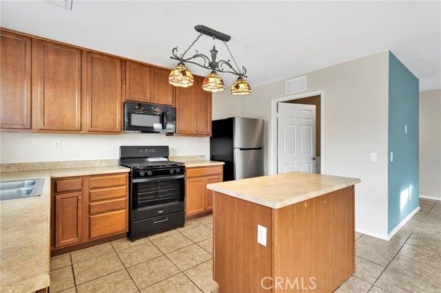 16572 Don Quijote, Victorville, CA 92395