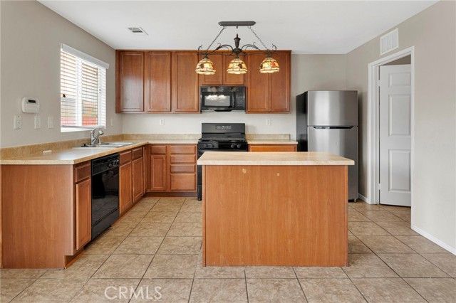 16572 Don Quijote, Victorville, CA 92395