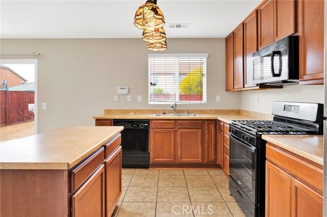 16572 Don Quijote, Victorville, CA 92395