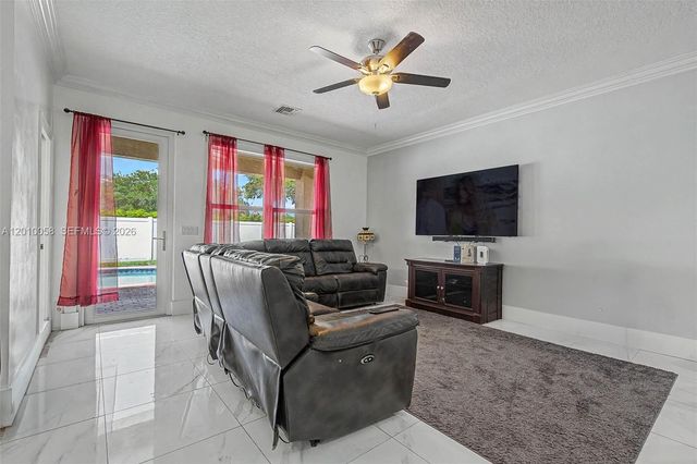 18901 SW 15th St, Pembroke Pines, FL 33029