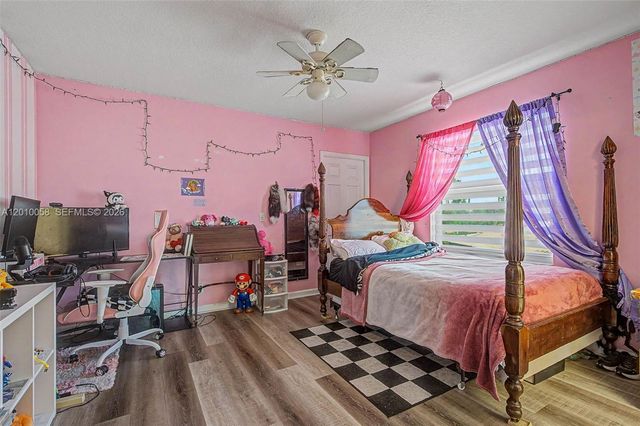 18901 SW 15th St, Pembroke Pines, FL 33029