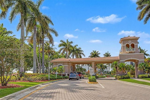 18901 SW 15th St, Pembroke Pines, FL 33029