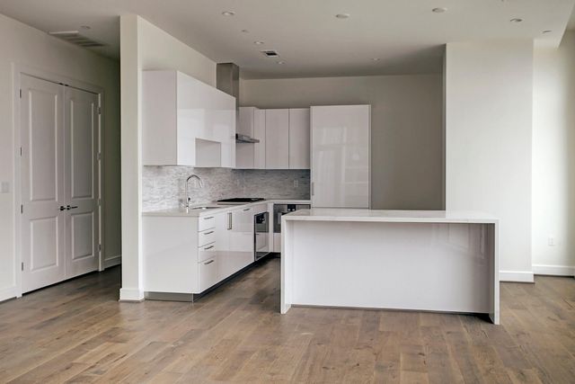 4521 San Felipe Street 1403, Houston, TX 77027