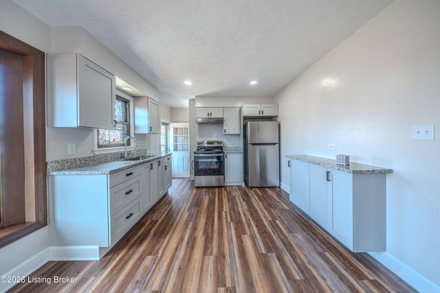 6512 Cady Dr, Louisville, KY 40258