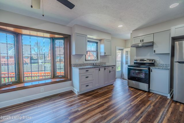 6512 Cady Dr, Louisville, KY 40258