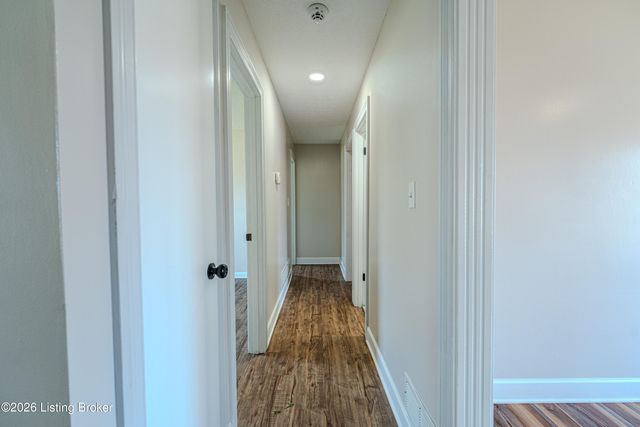 6512 Cady Dr, Louisville, KY 40258