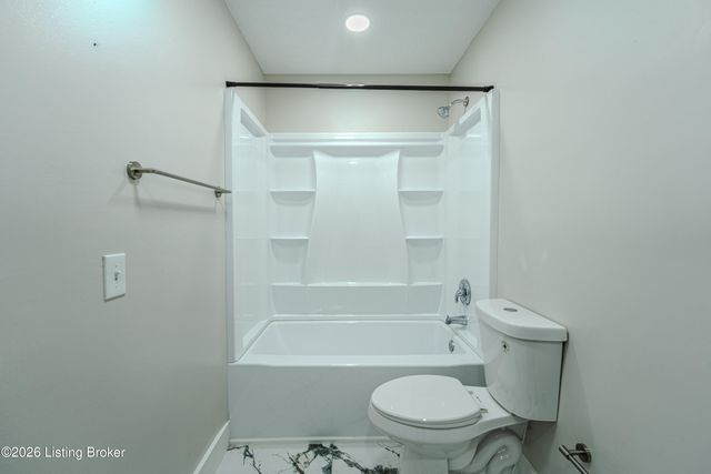 6512 Cady Dr, Louisville, KY 40258