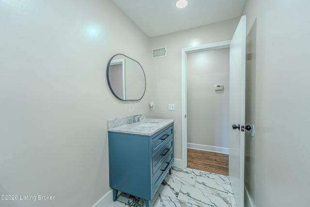 6512 Cady Dr, Louisville, KY 40258