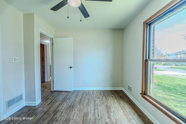 6512 Cady Dr, Louisville, KY 40258