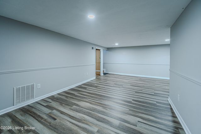 6512 Cady Dr, Louisville, KY 40258