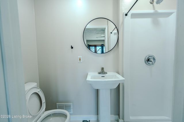 6512 Cady Dr, Louisville, KY 40258