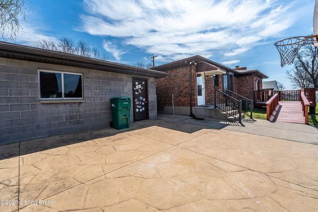 6512 Cady Dr, Louisville, KY 40258