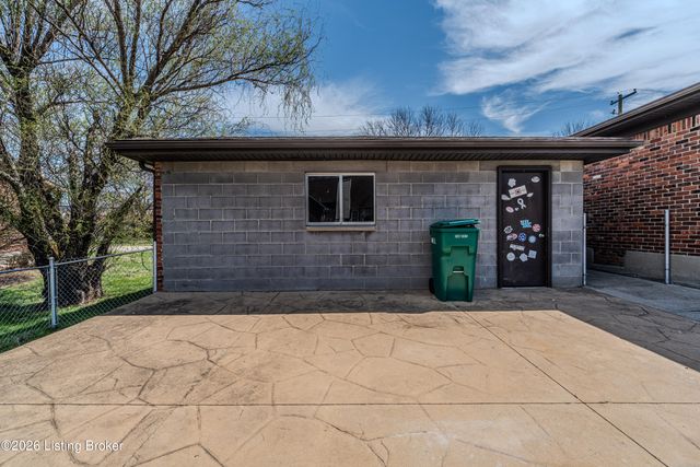 6512 Cady Dr, Louisville, KY 40258