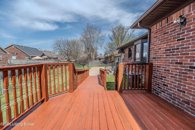 6512 Cady Dr, Louisville, KY 40258