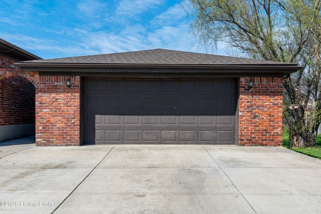 6512 Cady Dr, Louisville, KY 40258