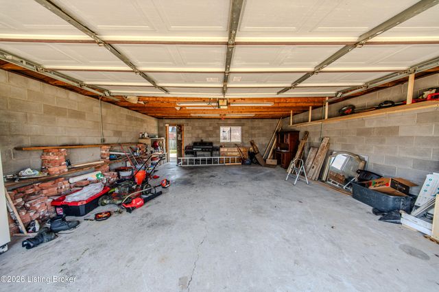 6512 Cady Dr, Louisville, KY 40258