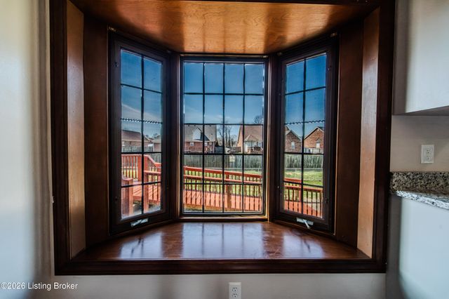 6512 Cady Dr, Louisville, KY 40258