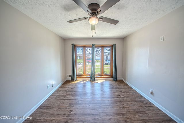 6512 Cady Dr, Louisville, KY 40258