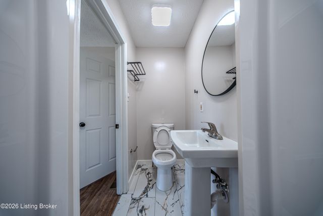 6512 Cady Dr, Louisville, KY 40258