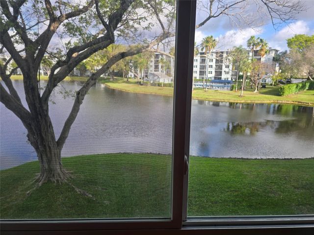 2104 S Cypress Bend Drive 301, Pompano Beach, FL 33069