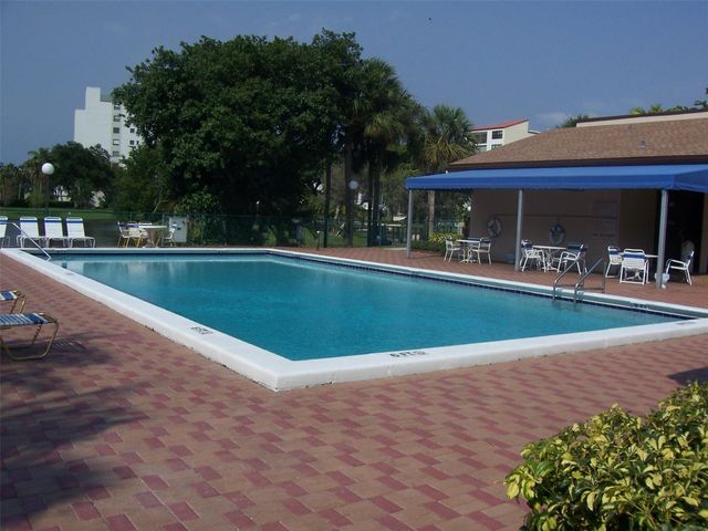 2104 S Cypress Bend Drive 301, Pompano Beach, FL 33069