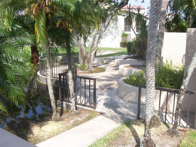 2104 S Cypress Bend Drive 301, Pompano Beach, FL 33069