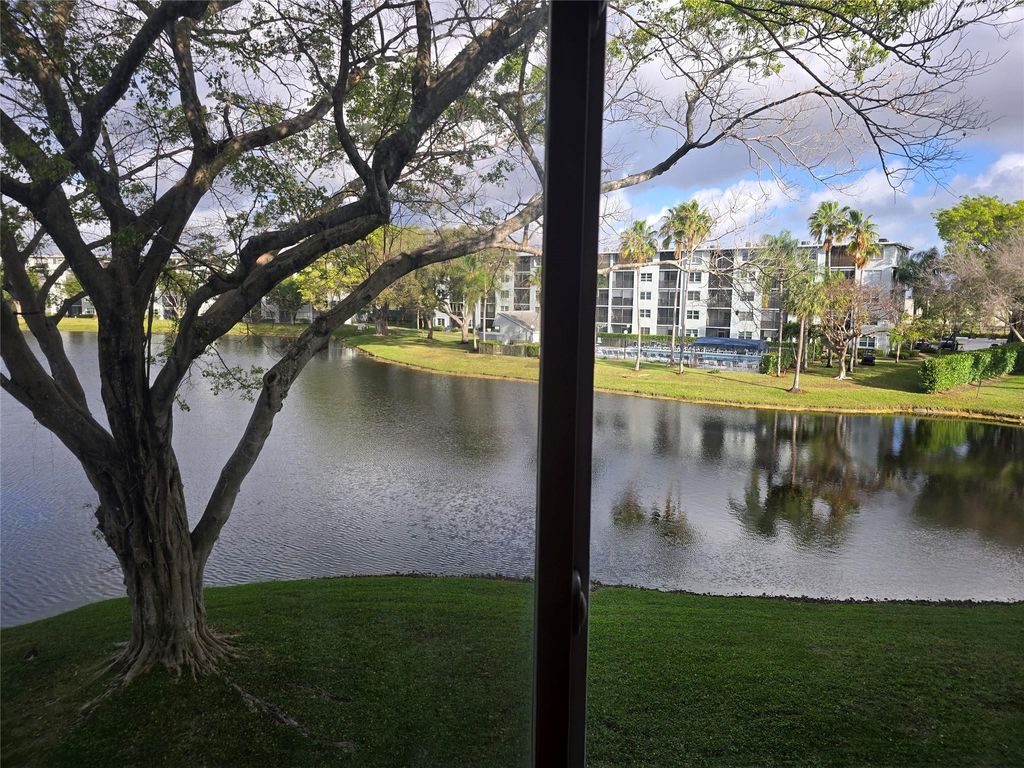 2104 S Cypress Bend Drive 301, Pompano Beach, FL 33069