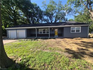 7310 High Grove Road, Grandview, MO 64030
