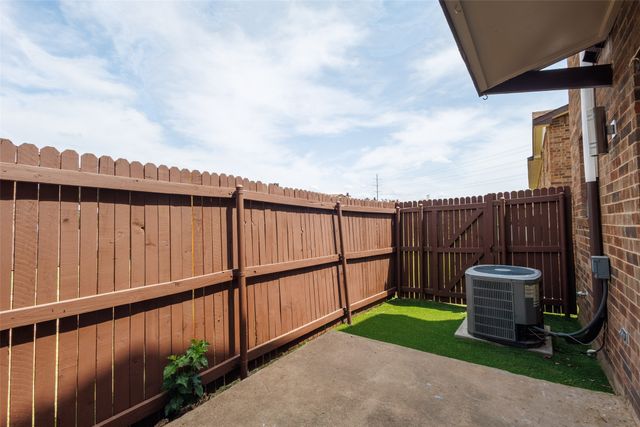 910 Cedar Terrace 910, Cedar Hill, TX 75104