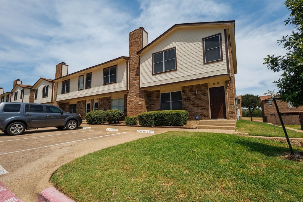 910 Cedar Terrace 910, Cedar Hill, TX 75104