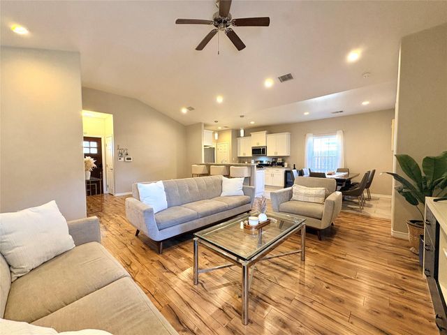 4507 Cardinal Drive, Bay City, TX 77414