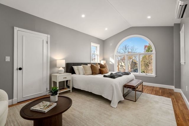 10 Washington Park 1-Right, Newton, MA 02460