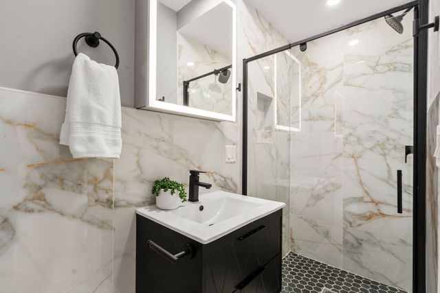 10 Washington Park 1-Right, Newton, MA 02460