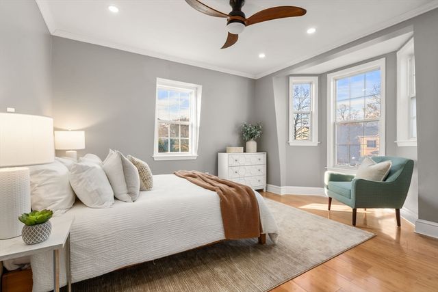 10 Washington Park 1-Right, Newton, MA 02460