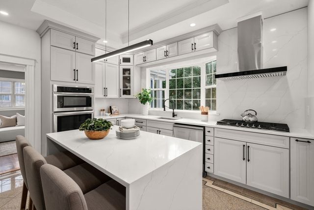 10 Washington Park 1-Right, Newton, MA 02460