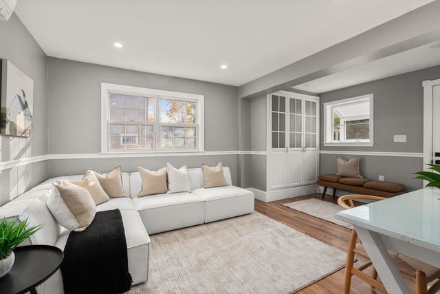 10 Washington Park 1-Right, Newton, MA 02460