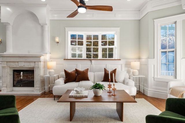 10 Washington Park 1-Right, Newton, MA 02460