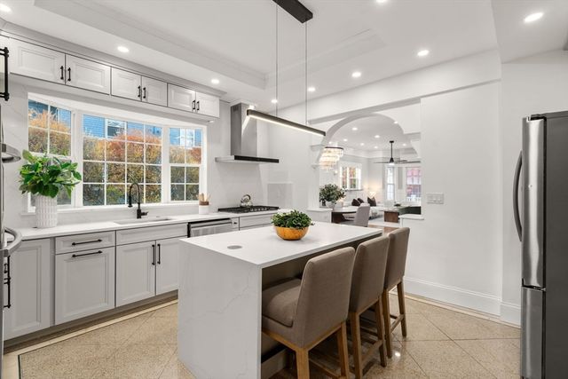 10 Washington Park 1-Right, Newton, MA 02460