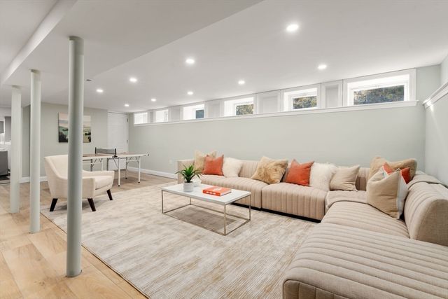 10 Washington Park 1-Right, Newton, MA 02460