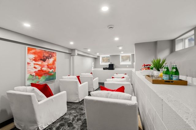 10 Washington Park 1-Right, Newton, MA 02460