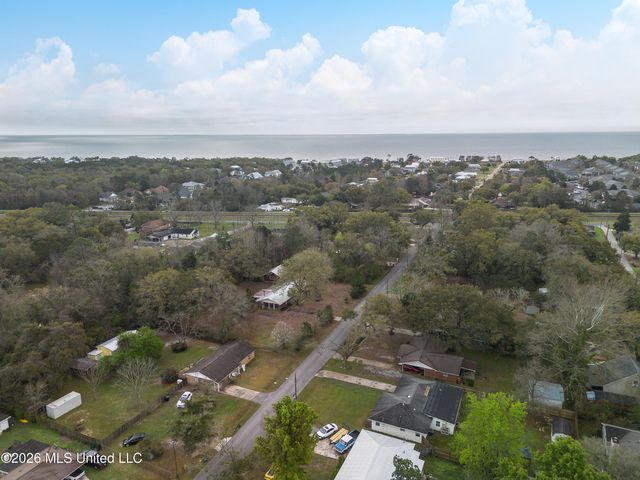 119 N Seashore Avenue, Long Beach, MS 39560